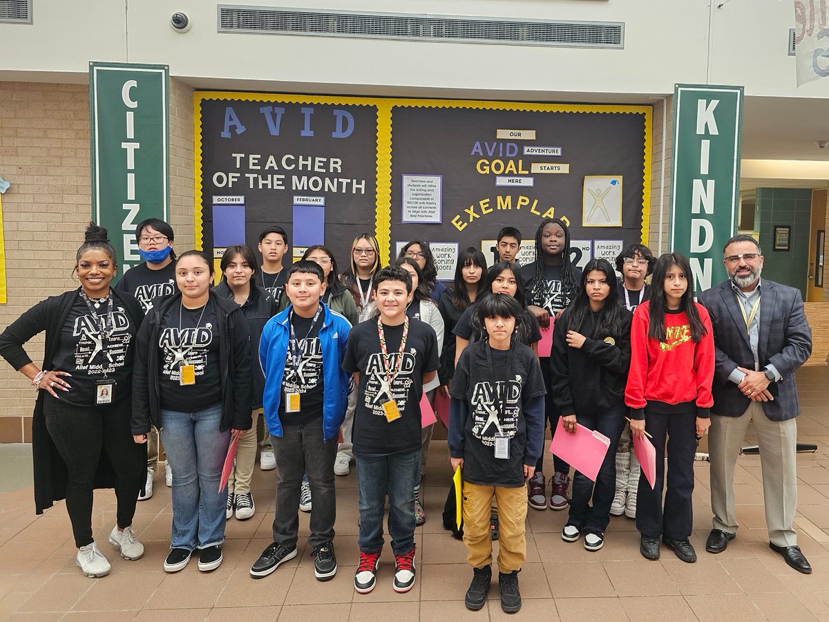 Ms_T_Jackson_'s tweet photo. First day of the AVID in Action Program. 
Our @Youens_Gators are very grateful to partner with @alief_middle AVID students. Thanks @tamiekathomas and @PrincipalLopez9 for helping our gators promote @AVID4College.
#believeyoucan
#AVID
#AVIDinaction https://t.co/JcXqMBEJTJ
