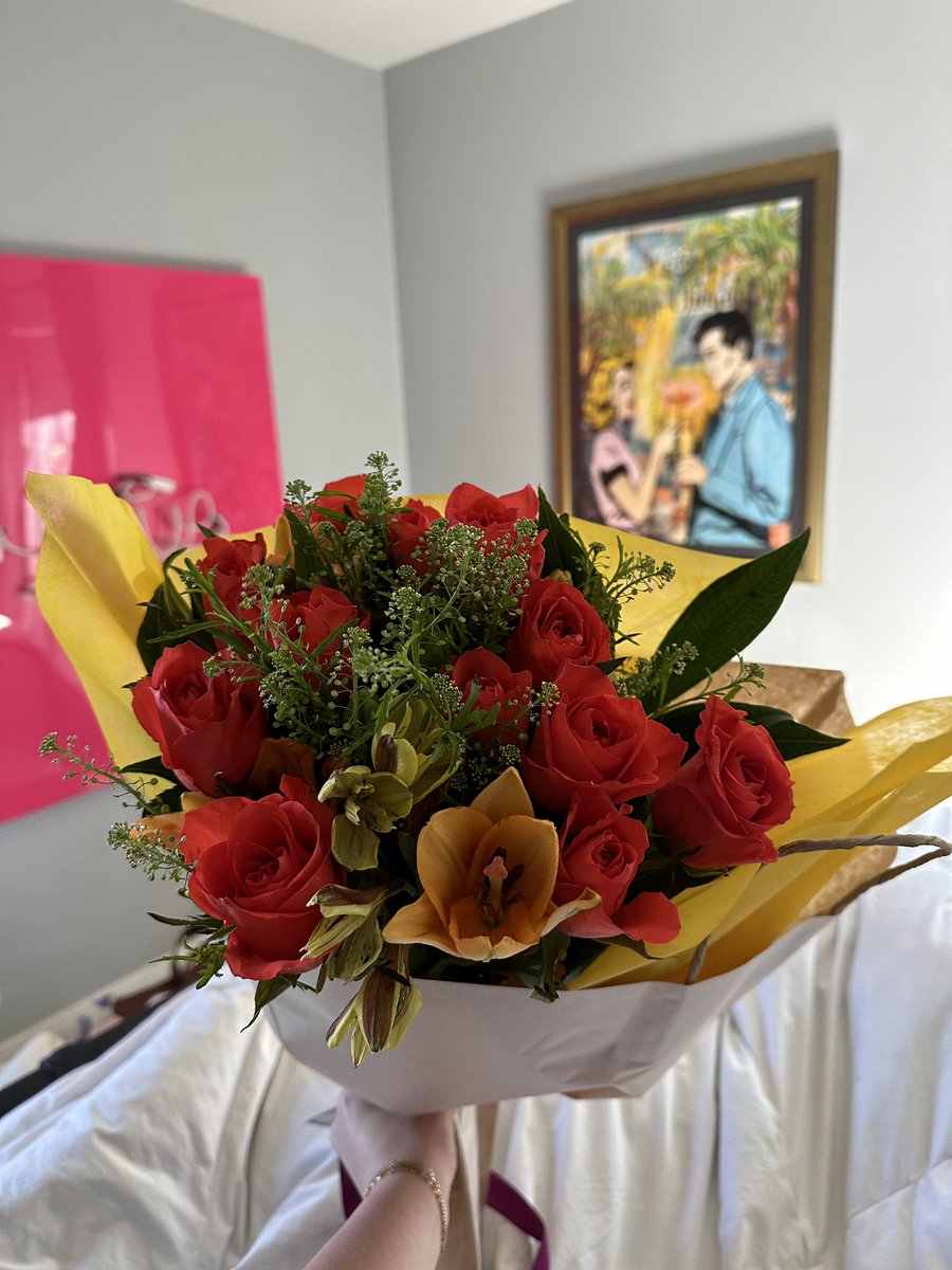 alexaevans19's tweet photo. Monthly reminder to twitter that I am still in fact obsessed with my boyfriend. He got sent to the Highland fire for three days with little to no communication &amp; STILL sent flowers to my house. Been over 4 years &amp; every day he gives me reasons to keep falling in love with him. https://t.co/im1YhZCg5x