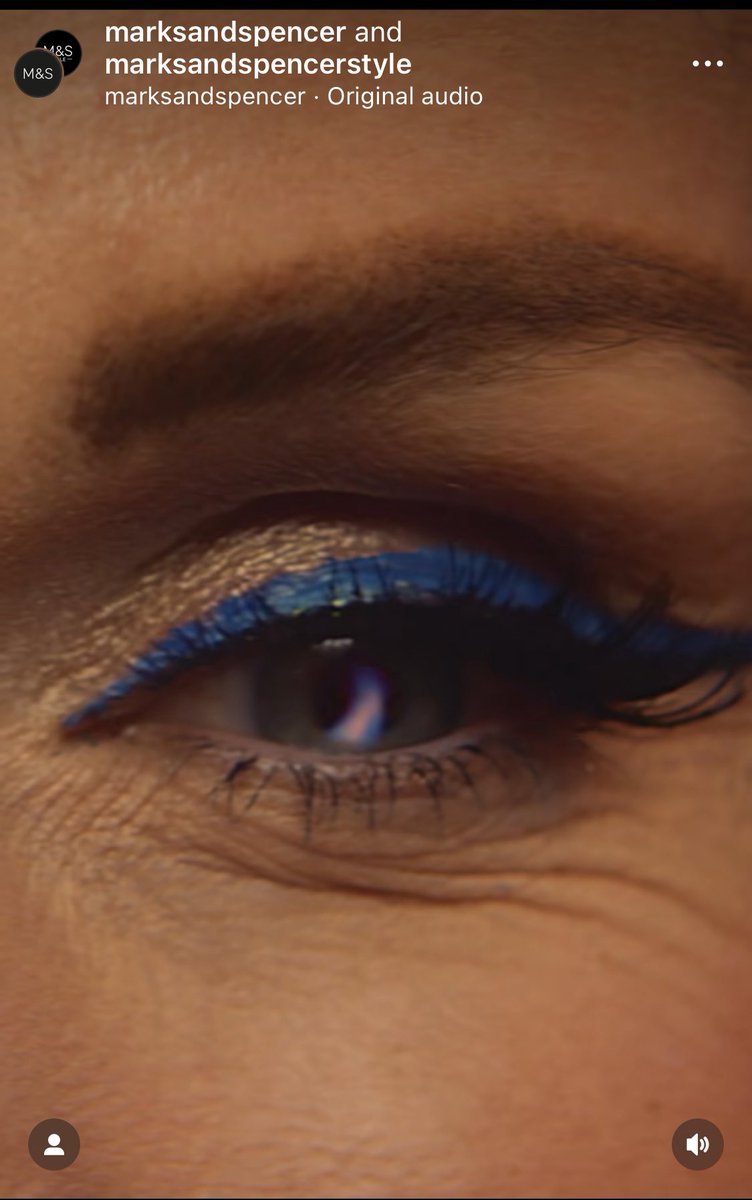 Alhamdhulillaah's tweet image. UK Retailer @marksandspencer posted these on their instagram page. 

The first, a video of a woman's eyes, wearing a blue eyeliner staring at a fire.

A day later, a picture which is related to the video, of hats in the colours of the Palestinian flag being burnt in a fire.

This…