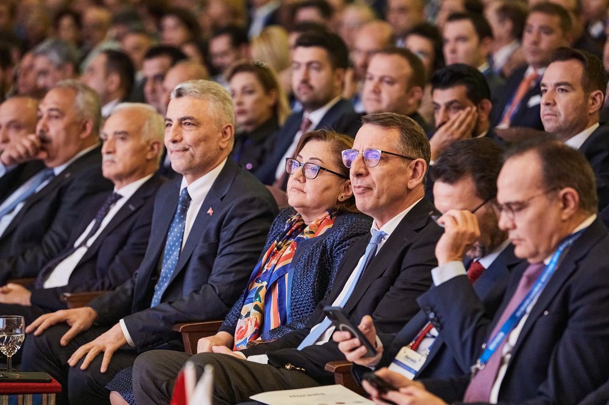 PublicizePR tweet media