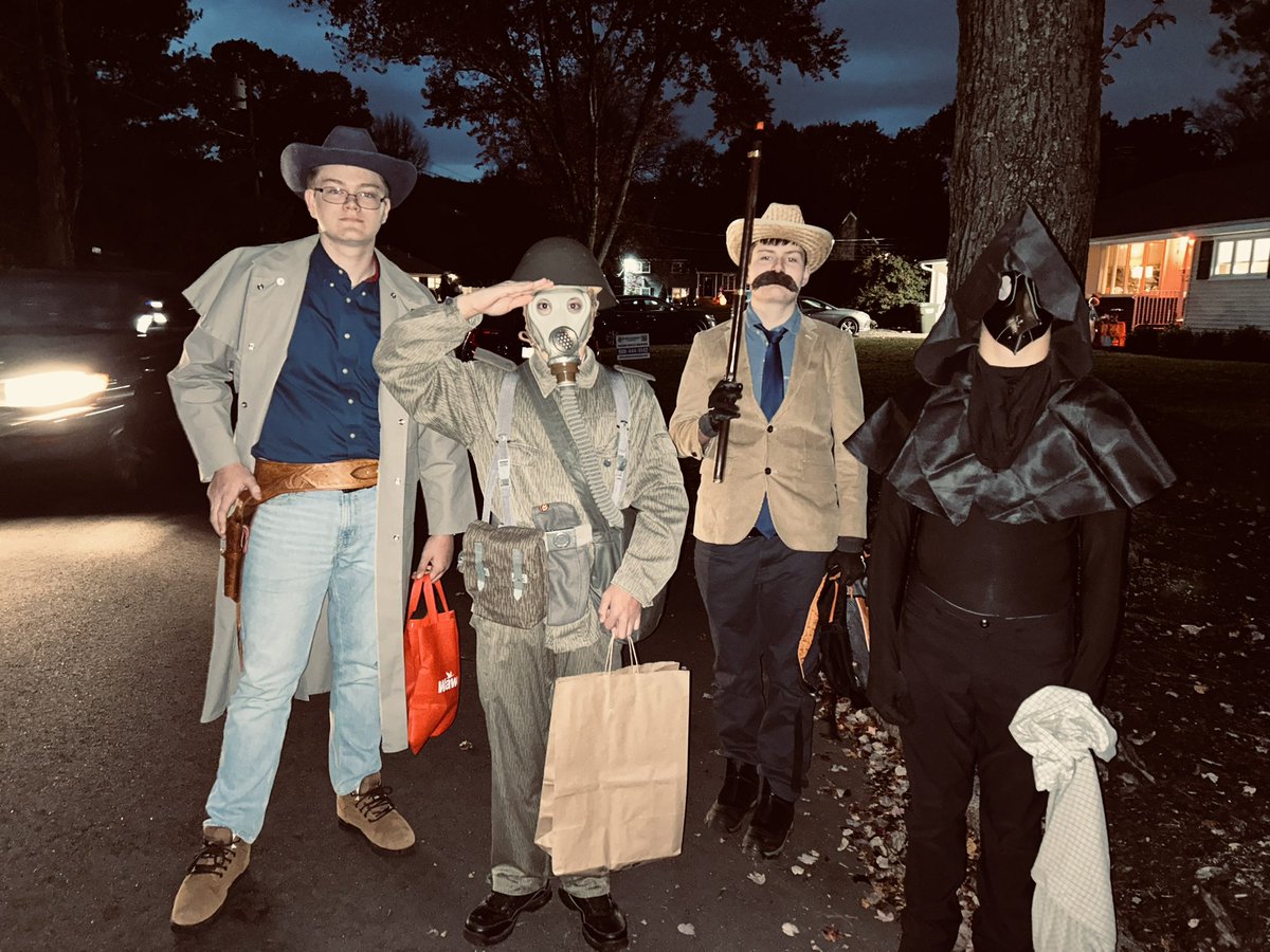realkmdark1's tweet photo. Happy Halloween ‘23 from our SHADOW FAMILY!!! 🎃🖤Some bumps and boos along the way 👻 but we made it out alive! ☠️ #halloween 🦇 #finallyhalloween 💀 #trickortreating 🍬🍫 #halloweentailgate 🍺#shadow #shadowfamily #family #friends #fun 👻 🎃 https://t.co/YRMtdjhPlw