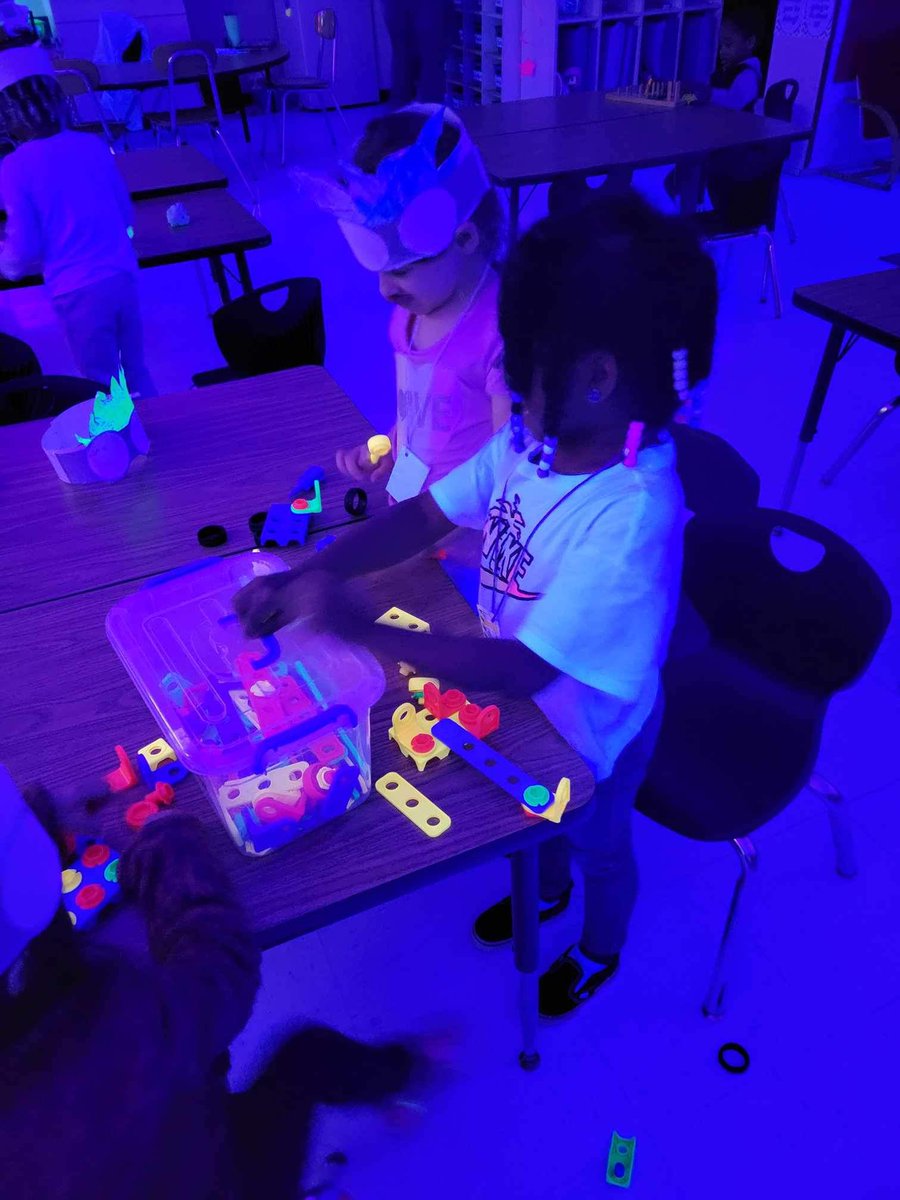 It was an Early Release day, so our 4K students had another immersive learning day! Today they explored STEM through experiments and a glow room! We are so excited about all the amazing learning experiences happening in 4K at KES. <a href="/TeamDDTwo/">Dorchester School District Two</a>