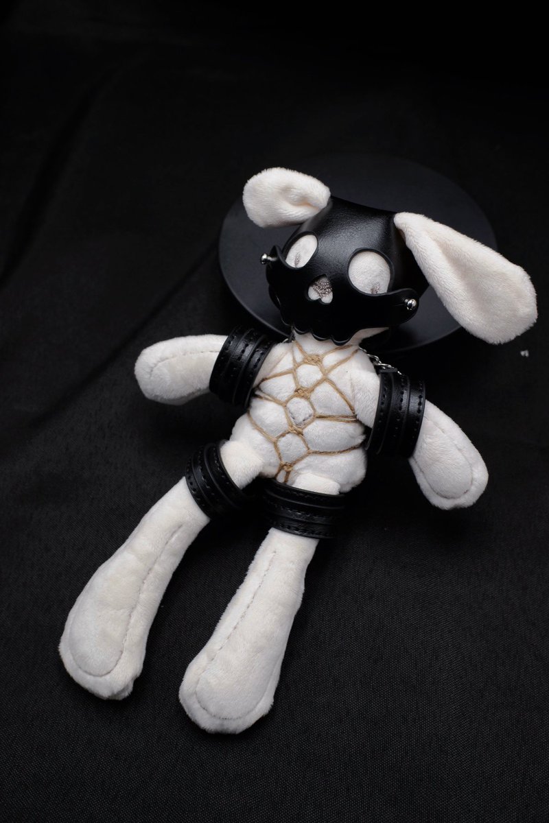 「萬物皆可縛✖️山有社 新品誕生🤍🖤」
现有款式：红绳❤️➕黑绳🖤➕原麻🤎

#萬物皆可縛# #小众艺术# #绳艺# #原创手作# #原创手作##原创手作# #原创手作首饰# #原创小众手作# https://t.co/GBJoftFAzU