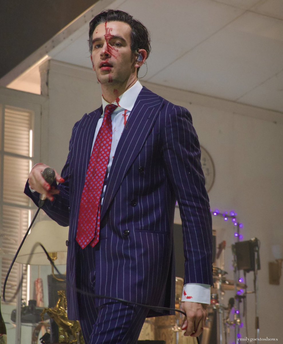 1989healy's tweet photo. Matty Healy as Patrick Bateman has done irreversible damage to my mental health and my love for psychotic toxic men https://t.co/AWZUd1j8Le