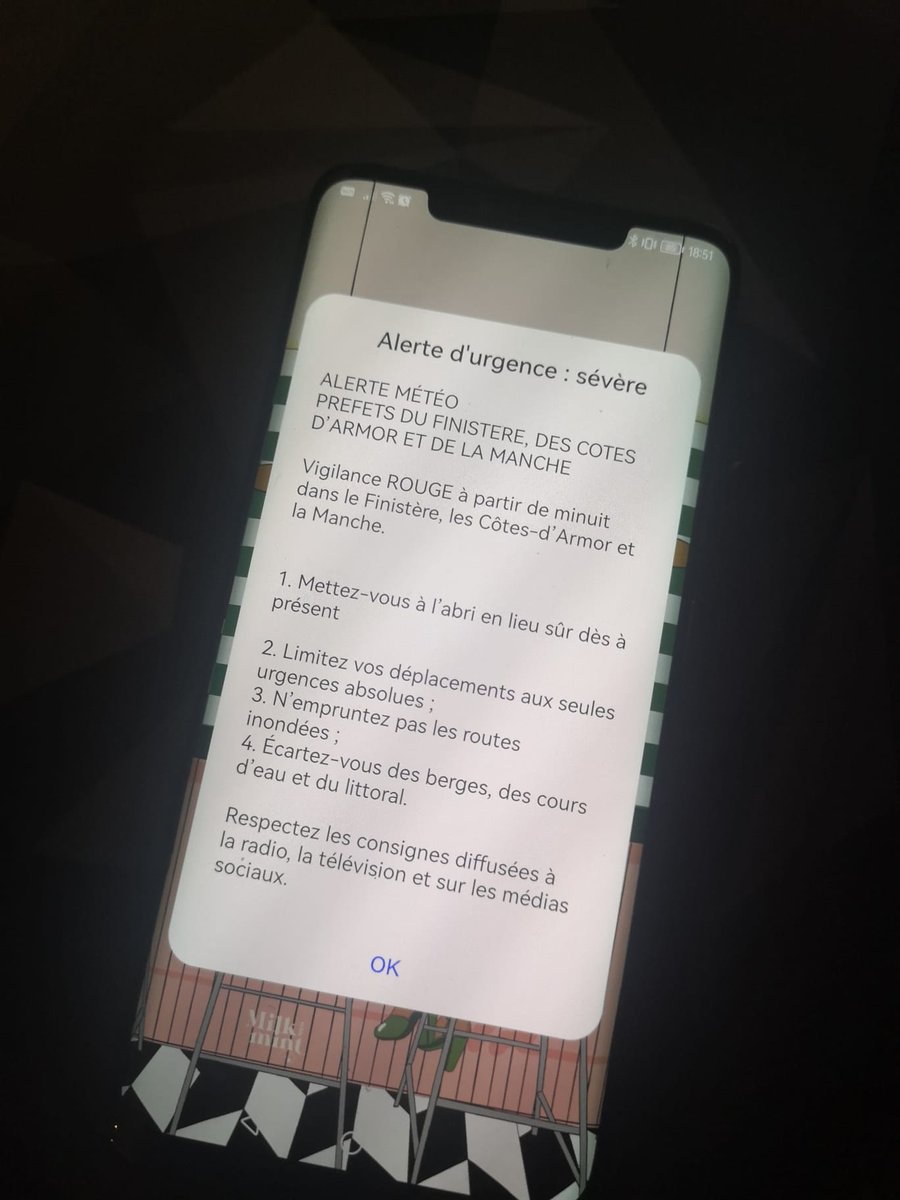 😬😬😬😬 Tous nos portables ont sonné et reçu ça. #quimper #Ciaran