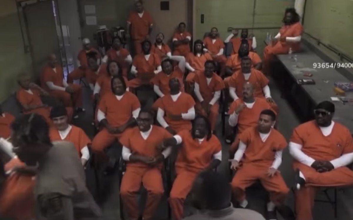 unrooolie's tweet photo. Im not mad I’m Disappointed, I’m disappointed the largest stream on twitch, is a bunch of black men and women’s playing pretend incarceration. People all over the world tune in and see this, this is not the image of young black men &amp; women I would want shared with the world https://t.co/FGRXrHGzG5
