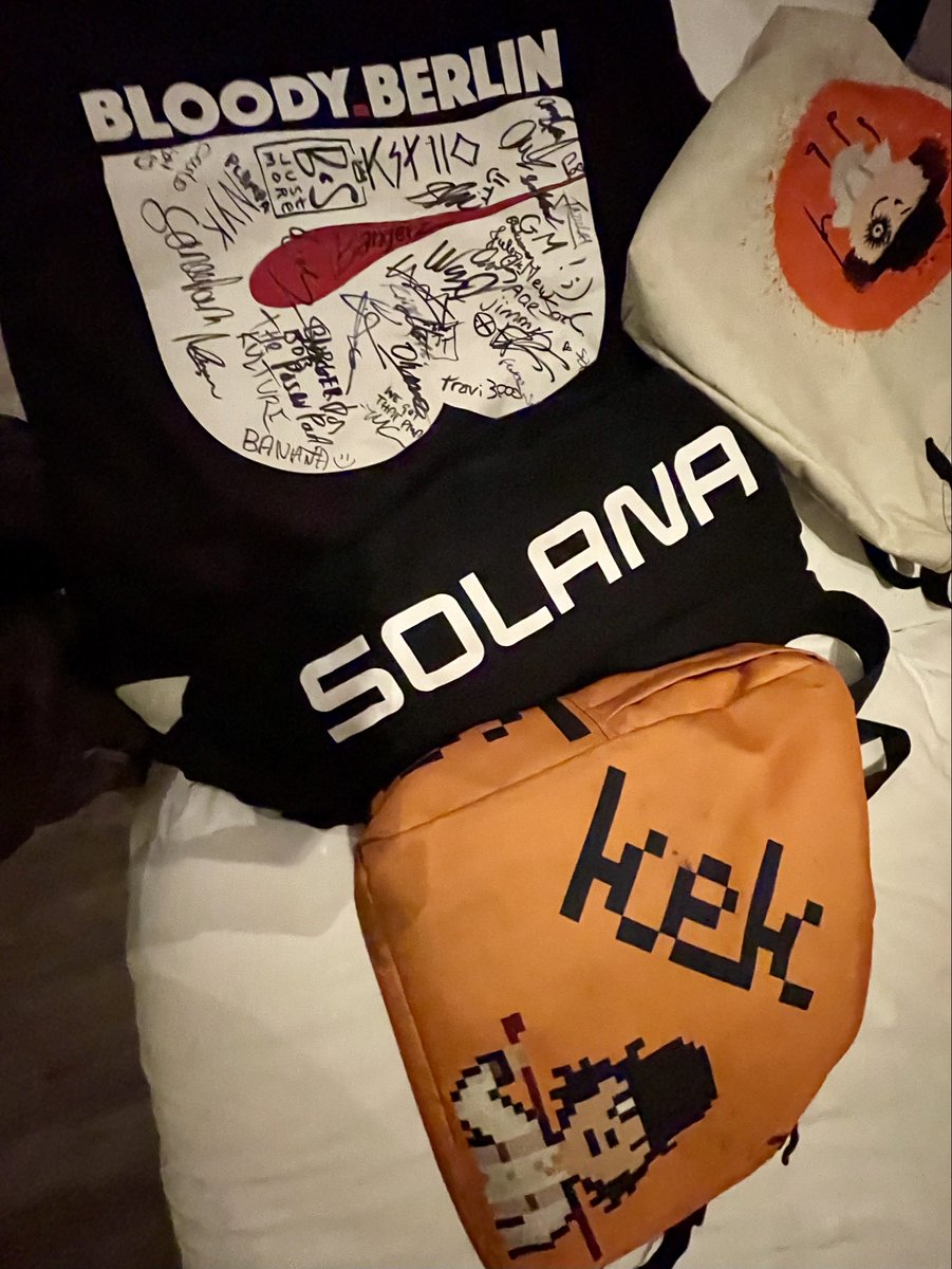 bloodybulldoge's tweet photo. What a day π₯Ή
1) @toly signed my hoodie π«
2) #FreeMyMasterEd MIP-7 is taking shape π
@0xBanana
@3rd_land
@collector_sh
@foster_protocol
@MagicEden
@mallow__art
@metaplex
Allππcame together
to talk about #MIP7(ππ)
at #BreakPoint2023 today π«¨
#OnlyPossibleOnSolana https://t.co/cP6wjR6w1p