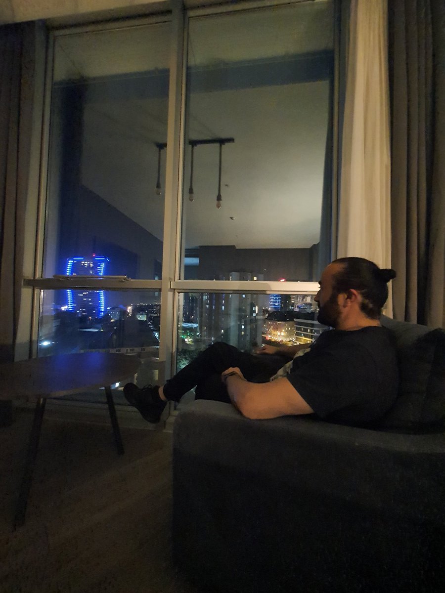 nmn_gr's tweet photo. "Ve bazen hayattır sevmek... Birini çok uzaktayken bile Kalbinde taşıyabilmek..." Özdemir Asaf #istanbul #özdemirasaf #ramadaencore https://t.co/cOCp9COQOn