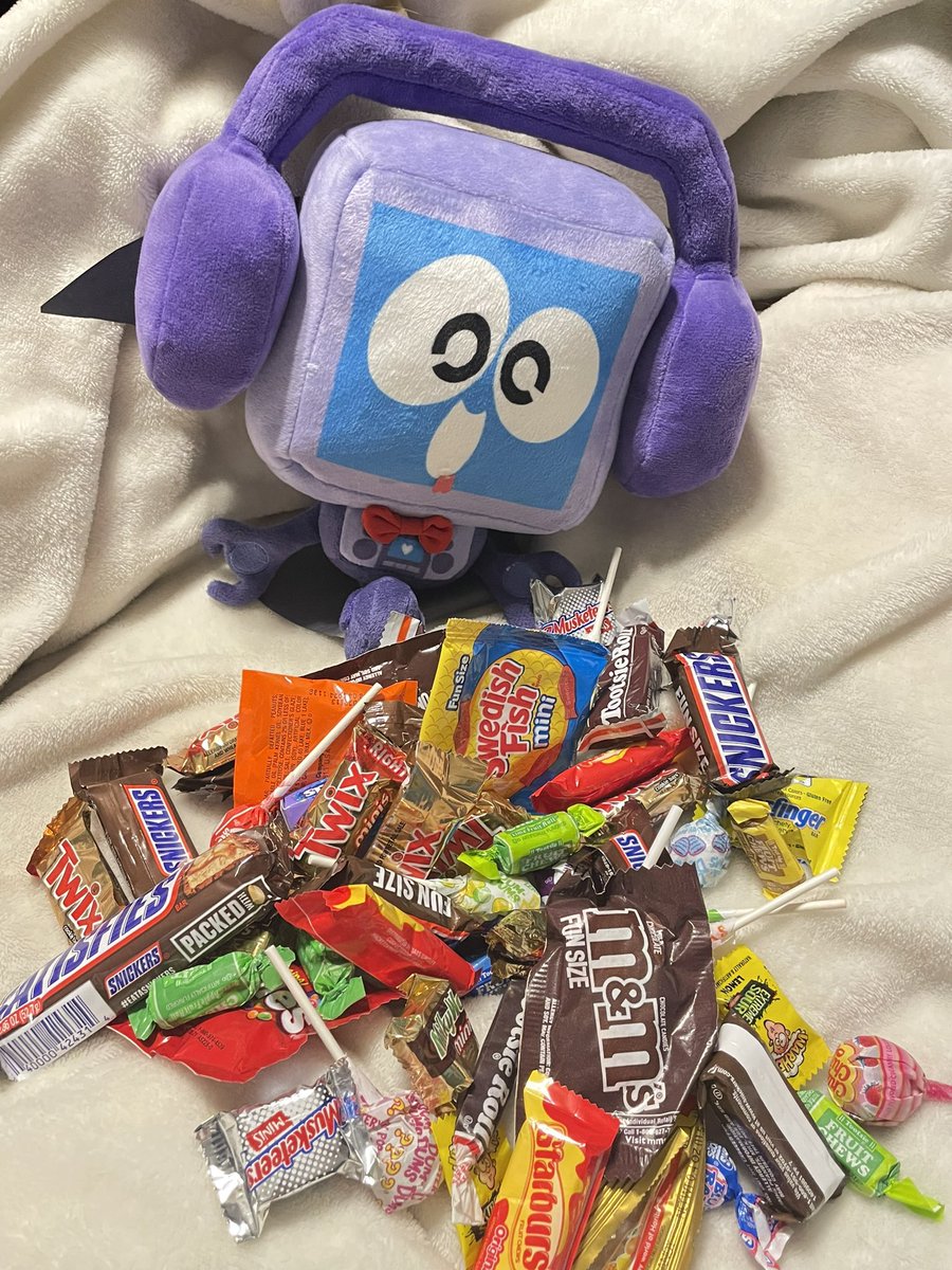 FandroidPlush's tweet image. Happy belated Halloween everyone!! 🎃