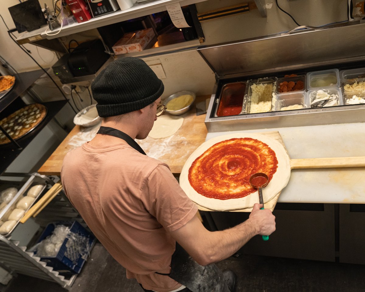 The1905bar's tweet photo. We think jazz and NYC style pizza is the best possible combo meal. 

#mississippipdx #portland #portlandfood #portlandpizza #pizzagram #eaterpdx #eaterportland #pdxpizza #pizza #pepperoniislife #truffleeverything #cheeseplease #the1905jazzclub #the1905 #foodboozejazz https://t.co/y1xOy8SQJN