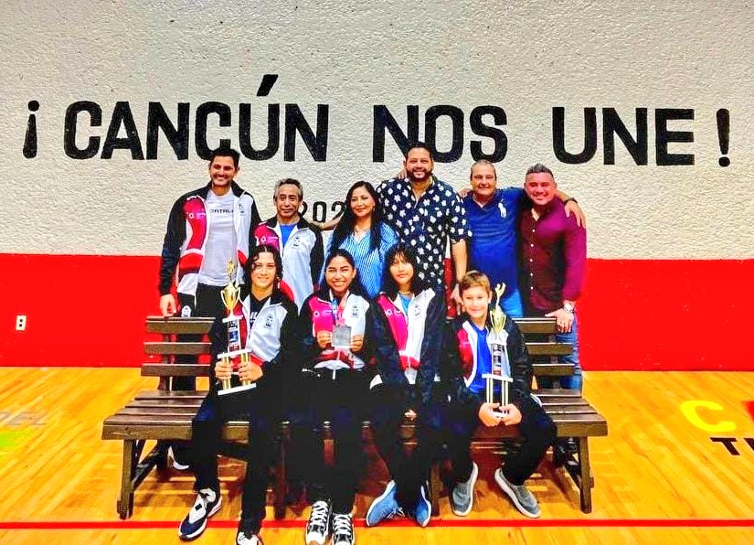 ¡Encuentro en el IMD! Se reúne Alejandro Luna con selección de Kick Boxing que destacó en el Campeonato Nacional

Nota completa 👇
monitoronline.com.mx/2023/11/01/enc…