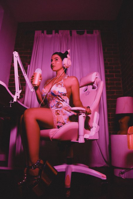 🎙️https://t.co/v9zP3CKlEz 💖 https://t.co/cdpkkBfiwV<a href="/tag/staytuned"class="tags"><span>#staytuned</span></a>