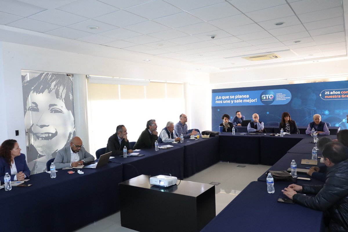 iplanegente's tweet photo. ¡Uno de los temas prioritarios en el mundo es El Agua! Dialogamos con expertos en el tema sobre las estrategias y acciones que #GTO debe establecer para asegurar la existencia del líquido vital en el #futuro #Level2050 #PED https://t.co/9949K84Ez4