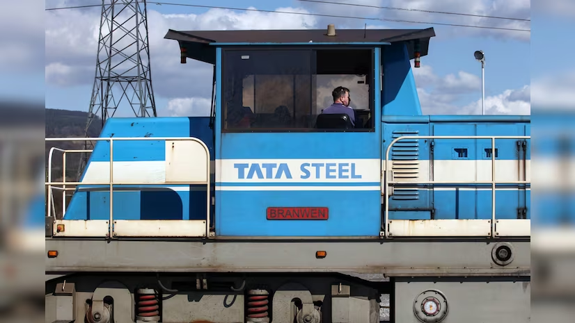 CHARTISKING's tweet photo. #TATASTEEL :::  #REDARROW 

•Sell signal on 19th OCT at 124
•In 9 days : Rs 116

Nonstop slide /panic !!

This is power of #Charts 

Secret is #REDARROW + #CIndicator https://t.co/bt0nXZT9my