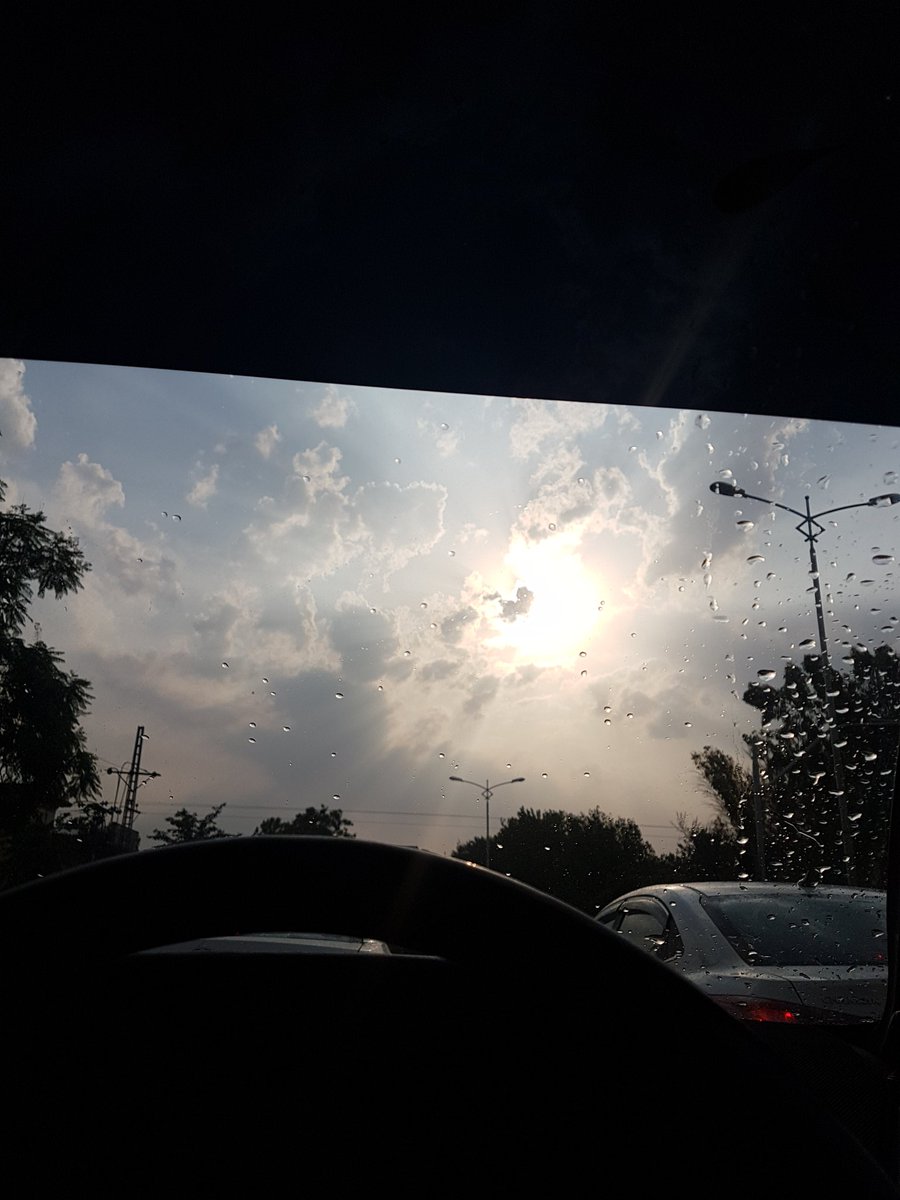 fatimatweets90's tweet photo. Without the rain we would never feel thankful for the warmth of the sun.💧
#sunsetphotography #sunset
#naturelight #TwitterNatureCommunity #sunsetlovers https://t.co/JPD29FKcLZ