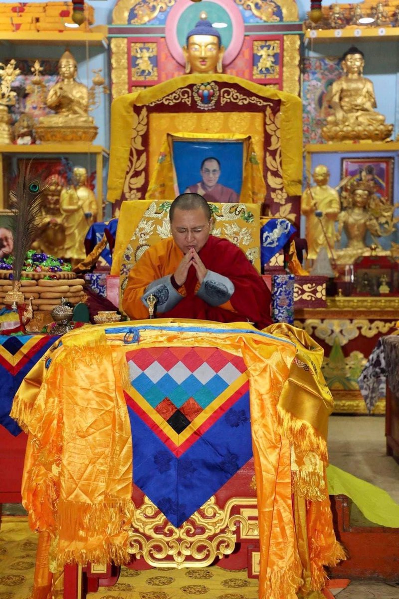 Гандан хийд маань шинэ Хамба ламтай болжээ 🙏🙏🙏 

Шашны шинэчлэл хийгээсэй. Эхний ээлжинд ном уншлагаа Төвдөөр биш Монголоор уншдаг болгоосой шинэ Хамба маань. Төвд хэл бол Төвд хүмүүсийн л хэл. Төвд хэлэнд ямар нэг ид шид бхгүй, давуу тал бхгүй. 1/2⬇️