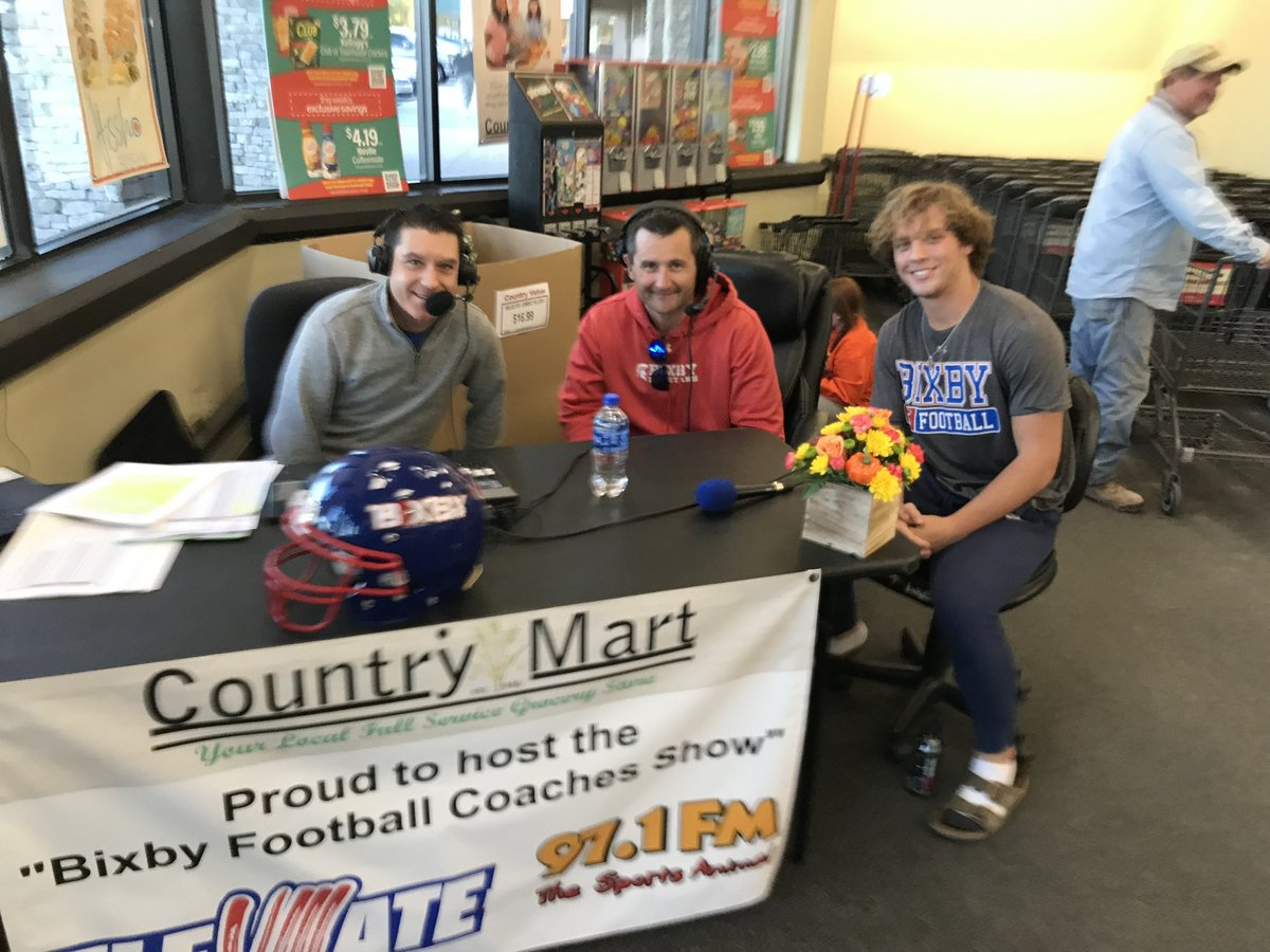 CbrownCourtney's tweet photo. It’s Wednesday Night and it’s Time for The Bixby Football Coaches Show hosted by @shawn_tiemann  with Player Guest Junior  LB/TWB    @Cooper_Parker12  @docscm @jbrown6216 @BixbySpartanFB @tulsaanimal971 https://t.co/pFgfjlKRlD
