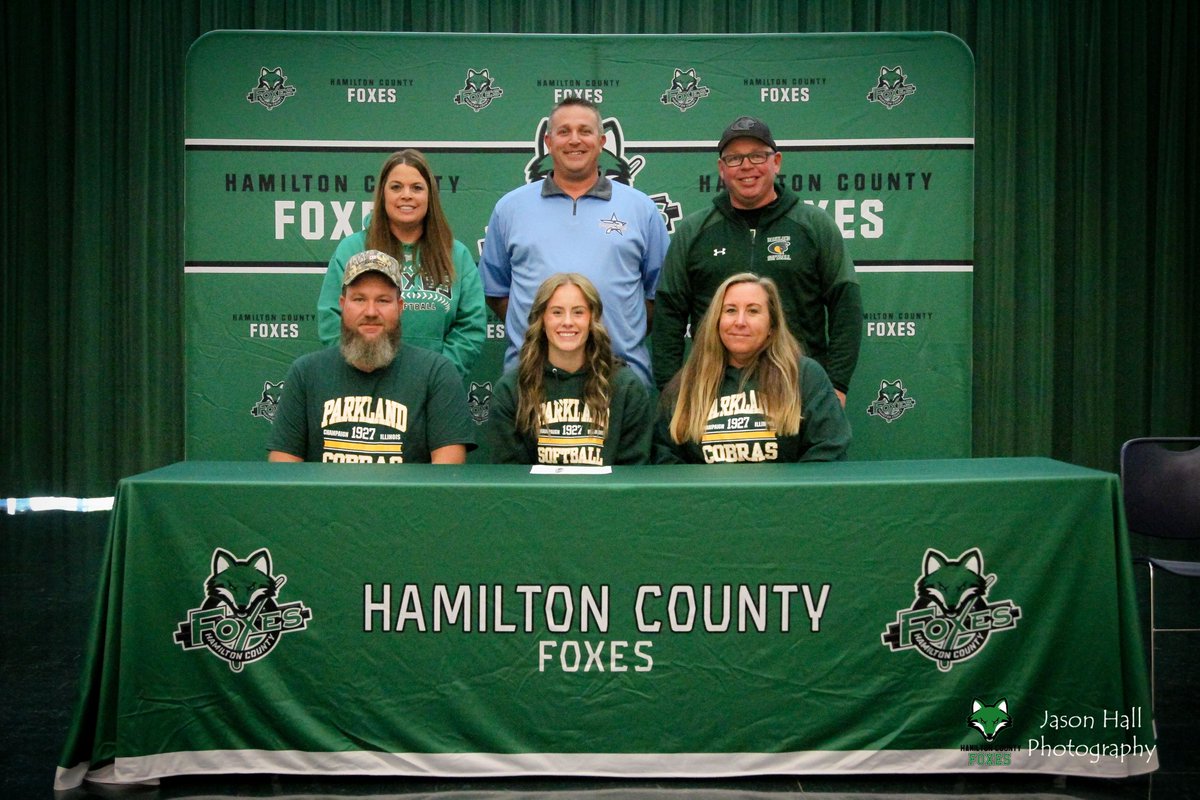 Congratulations to Senior Kaylie Brake for signing to play Softball next year at Parkland College. 🥎
