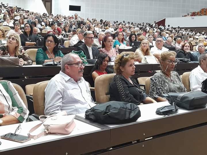 #Cuba Inauguración del III Congreso de Medicina Familiar. Con el lema “40 años de logros, retos y desafíos de la Medicina Familiar en Cuba, para el logro de la salud universal” 
Presente la delegación pinareña!!!!
#MedicinaFamiliar 
#SaludUniversal
#CubaPorLaVida