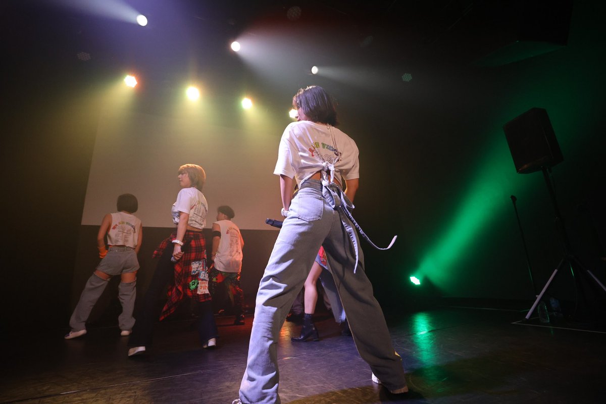 VIC_CESS23's tweet photo. ☆━━━━━━━━━━━━━━━━☆

2023.10.15 unravel tokyo
GIROPPON DE 騒がNight

『夜空に囁いた言の葉を力に変えて
見つめた闇の先　願い届け
to be a V:C star(s)！』

(shooting star)

photo by : Kinya Hashimoto
@KinyaBJJ 

☆━━━━━━━━━━━━━━━━☆ https://t.co/TcpkW30PeE