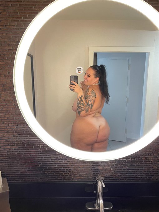 Booty ? https://t.co/2C860pVihY