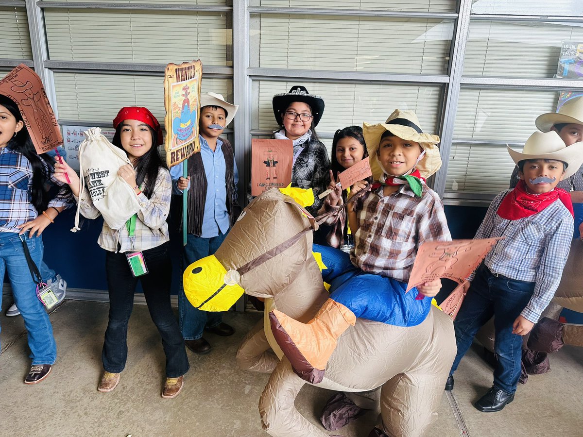 📚🎉 Our students had a blast with our #bookparade!🚶‍♂️📖 The joy & enthusiasm as they celebrated their favorite characters & stories were infectious. It's moments like these that make learning fun and memorable🥰Thank you @GoodmanACE_LMC! 📚❤️ @GoodmanES_AISD #YoungReaders