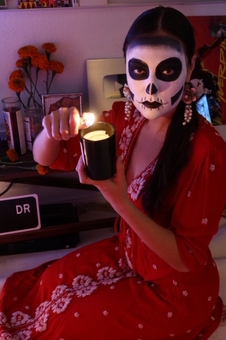 🕯️Feliz Dia De Muertos! The ritual of getting ready, lighting candles, and taking a moment to slow down<a href="/tag/ad"class="tags"><span>#ad</span></a>