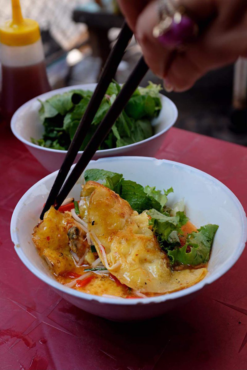 Thu_gl123's tweet photo. Nếu đến Phan Rang thì không thể bỏ qua món bánh xèo đổ khuôn đất này nhé mn. Ăn 1 lần nhớ mãi không quên🤣🤣🤣
#phanrang #ninhthuan https://t.co/e6tkpMul3N