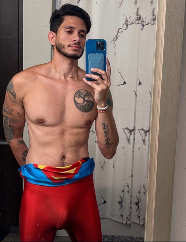 nicoisking's tweet photo. Weho halloween saw Connor aka Superboy mid transformation https://t.co/mE9YnY8uMx
