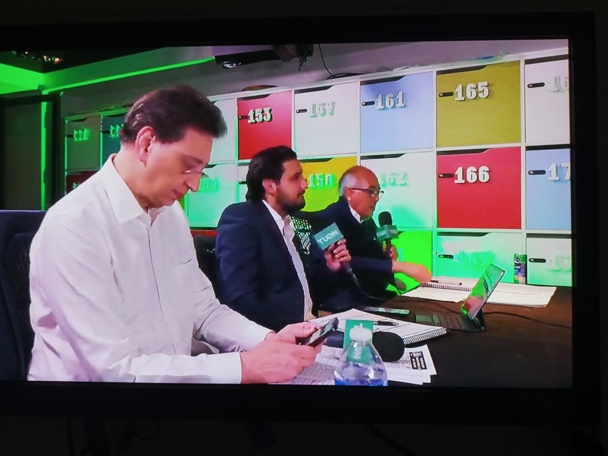 FitoLugoGve's tweet image. Viendo el juego en una tele y en otra escuchando la trasmisión de @TUDNMEX con @EnriqueBurak @pepesegarra y Valdez Jr. Saludos desde de Guasave.....