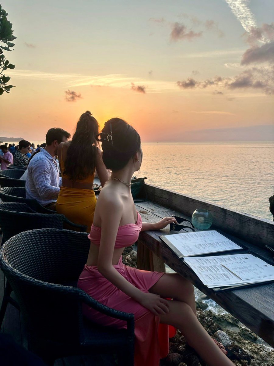 May all the love, hatred, and hatred in this world be melted into wine, and this world be turned into wine to relieve sorrow in one drink.