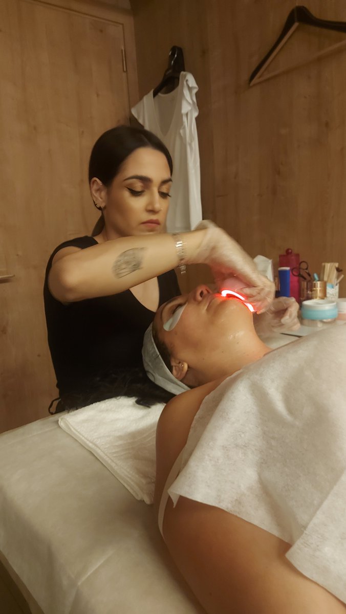 MTFS07's tweet photo. He podido probar gracias a @FOREO y @elcorteingles de Nuevos Ministerios, los nuevos y novedosos aparatos que tienen. UFO™ 3, FAQ™ 102, IRIS™ 2, FAQ™ 202.
#foreo #foreoufo3 #hidratacion #foreofaq102 #rejuvenece #foreoiris2 #revitaliza #foreofaq202 #mascaraledantiedad https://t.co/hr6L7f55XT