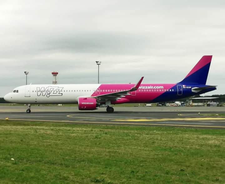 9H-WAM, First Malta-registered aircraft for Wizz Air's Malta subsidiary
#wizz #wizzair #wizzairmalta #lowcost #airline #lhbp #bud #budapestairport #airbus #a321 #planespotting #fosidospotting