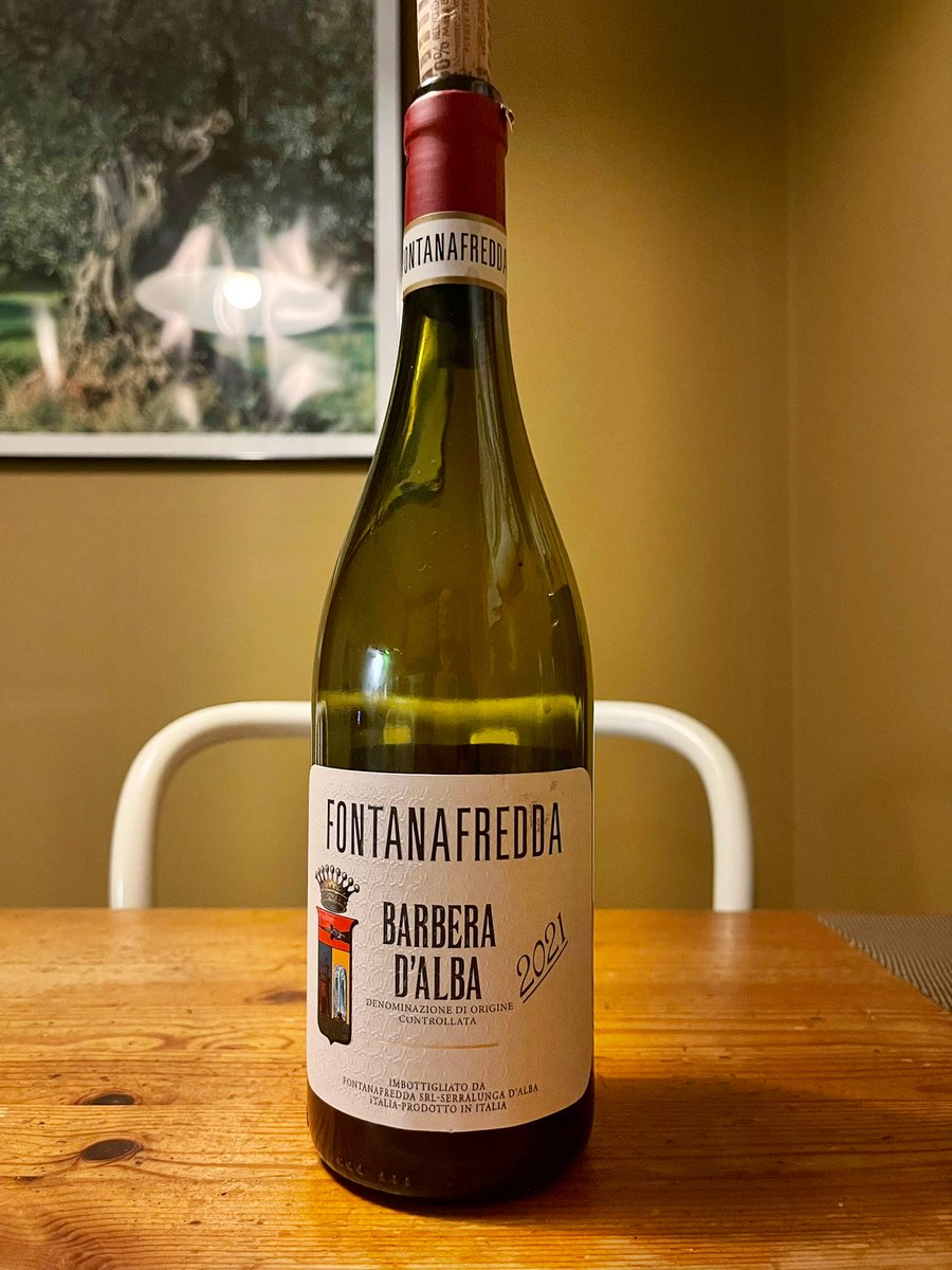 #WednesdayLunch #QuickAndSimple #PorkChop #GreenBeans #Potatoes #BarberaDAlba 
Another Quick & Simple: pork chop, green beans, potatoes,
A glass of excellent Barbera d’Alba by Fontanafredda! Awesome QPR!
Fruit, silkiness, mild tannins, good acidity.
87-89