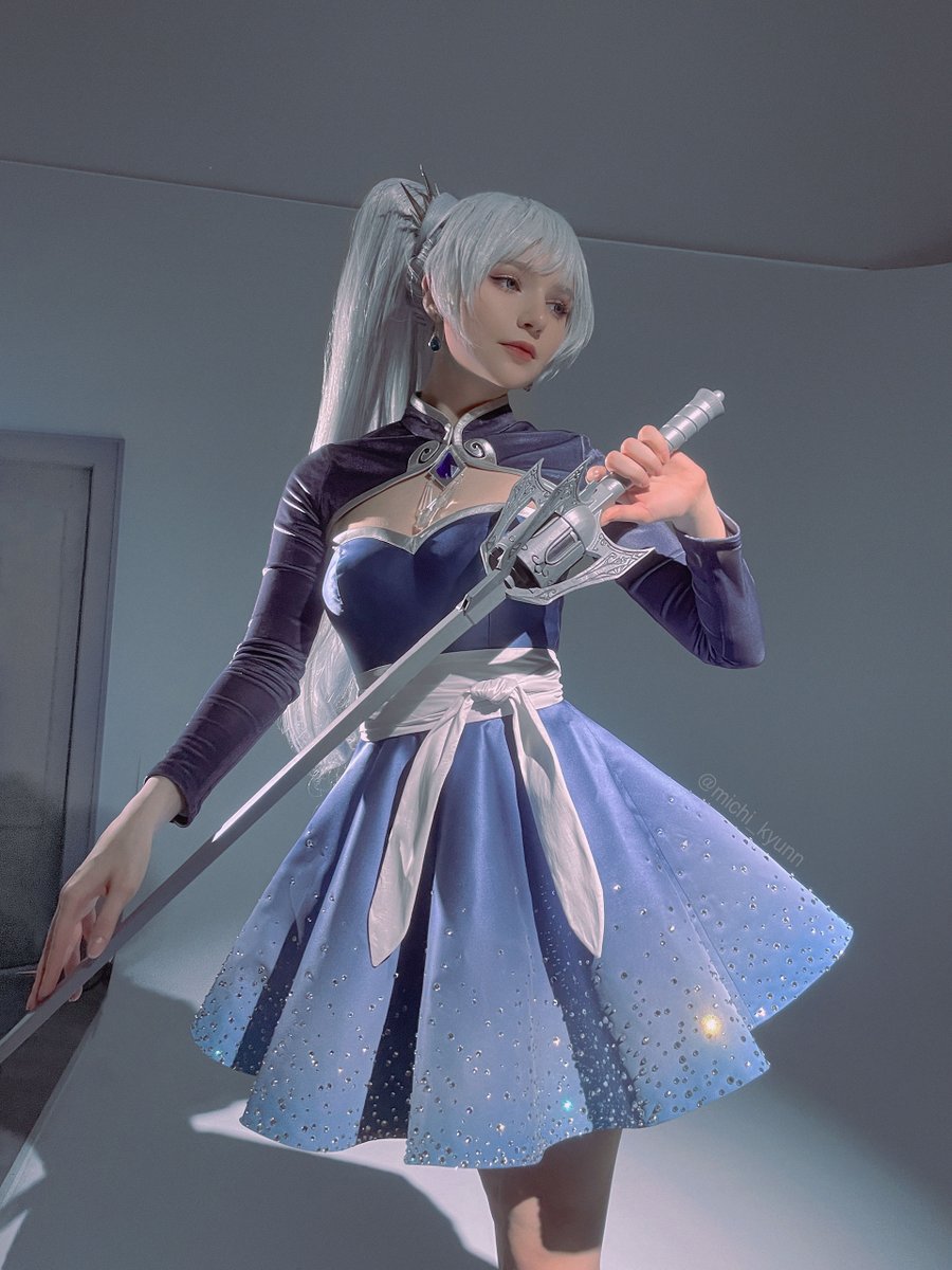 Mirror, Mirror...❄️

Weiss Schnee \\ #RWBY https://t.co/RhUl7D1jAH