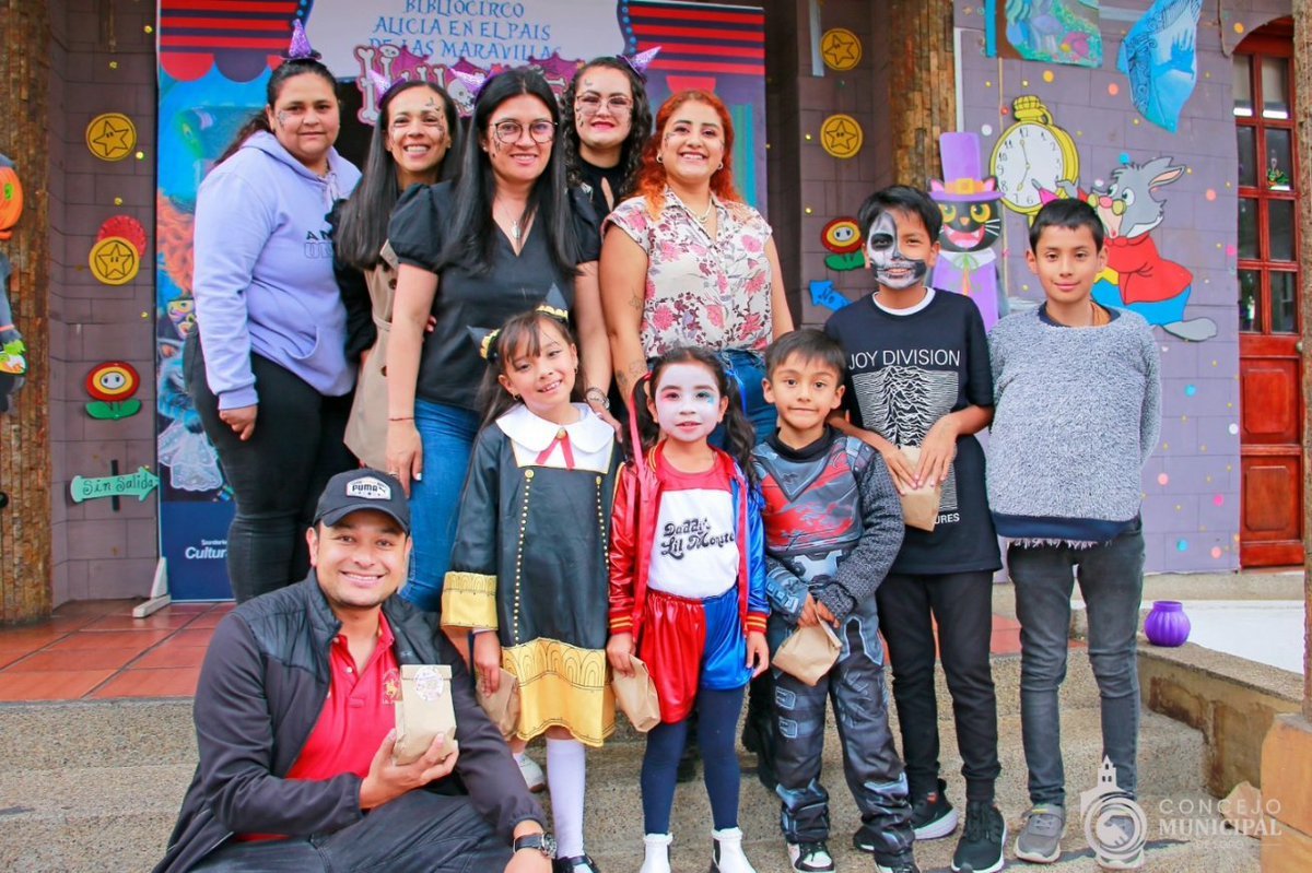 concejodesopo's tweet photo. #𝗘𝗰𝗼𝗛𝗮𝗹𝗹𝗼𝘄𝗲𝗻 🗣🧛‍♂️♻️|| Desde el Concejo Municipal de Sopó  premiamos el compromiso por el cuidado de nuestro medio ambiente.
Felicitamos a todos los participantes del Concurso ECOHALLOWEN 2023, y compartimos las fotos de los ganadores.

#𝗖𝗼𝗻𝗰𝗲𝗷𝗼𝗗𝗲𝗦𝗼𝗽𝗼́ https://t.co/q2MFu88L0g
