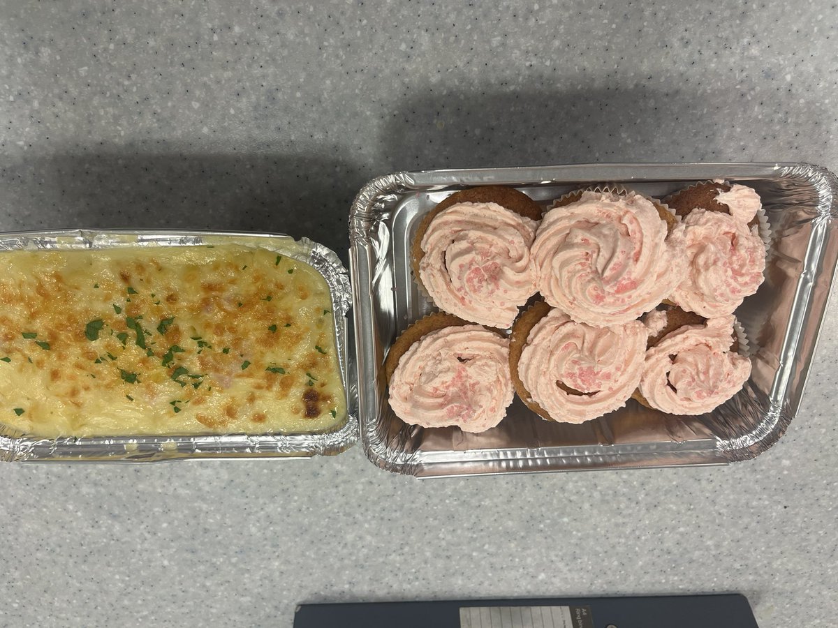 MrsLynchHE's tweet photo. Savoury Macaroni &amp; Vanilla Cupcakes today😋 https://t.co/fN6LU0b5uE