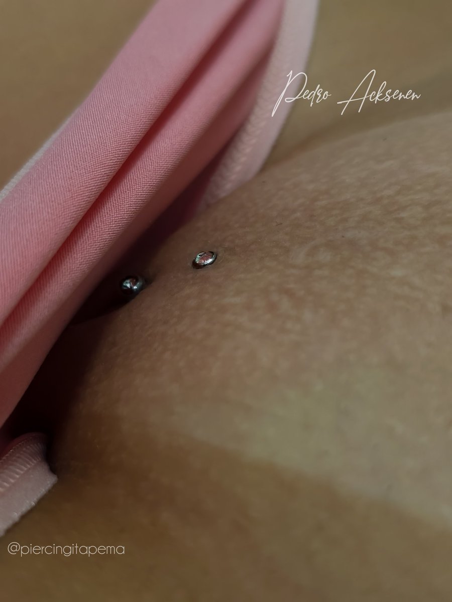 Pedroacksenen's tweet photo. Christina Piercing, Barbell curvo em " L " confeccionado em titânio Grau implante F-136 G23 

#piercing #bodypiercing #safepiercing #piercinggenital #christinapiercing https://t.co/Uc5fC74MwC