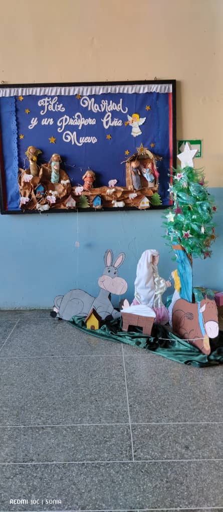 bcircuito1's tweet photo. Inicia la navidad en la E.B."Estado Anzoátegui", perteneciente al circuito educativo N1 "Felipa de Alcala", del Centro de Desarrollo por la Calidad Educativa de la parroquia Bolívar. https://t.co/IyAP4fax7H