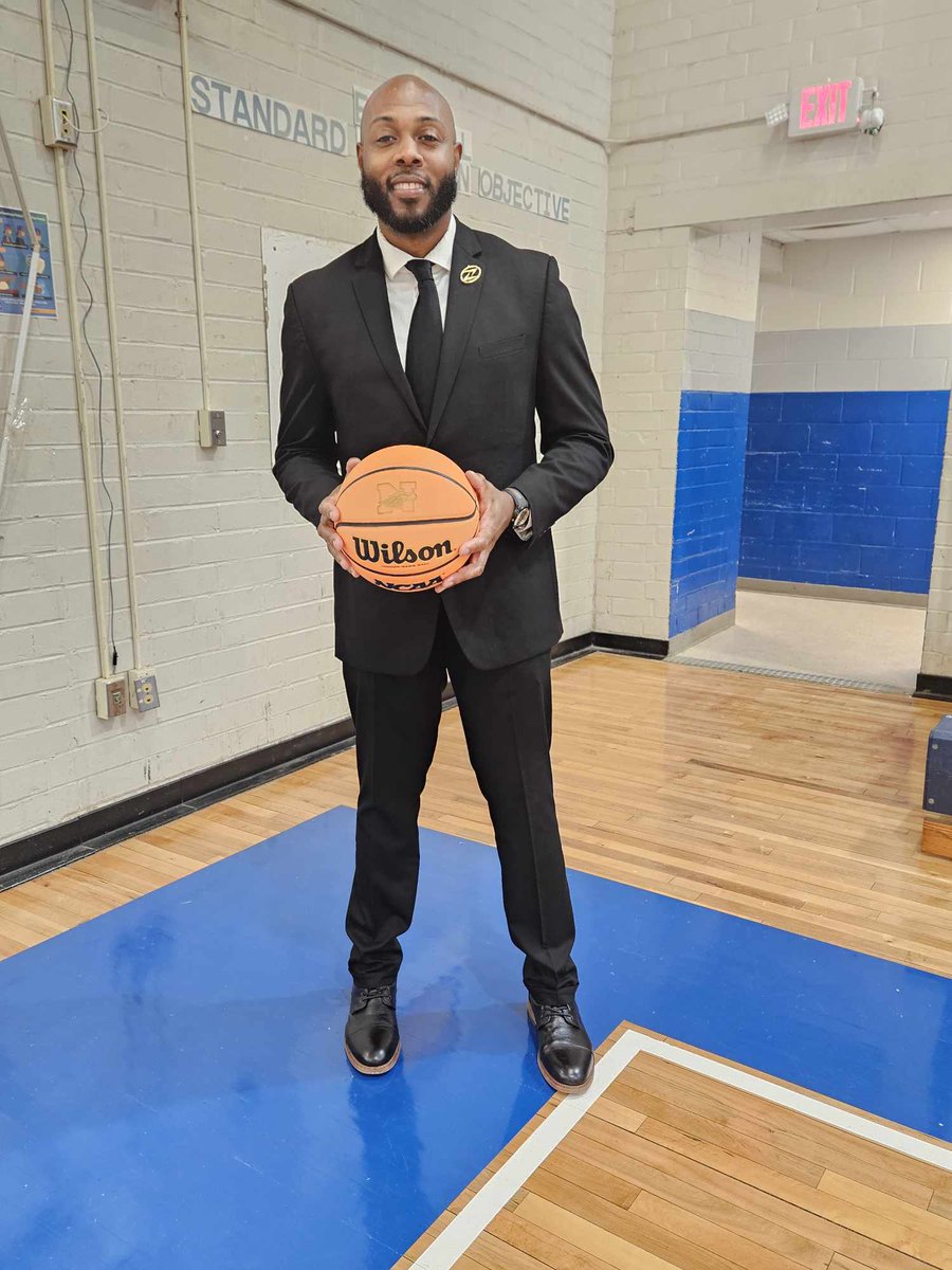 KeithPa93642067's tweet photo. Somebody say something about DEM NORTH EAGLES????? HERE WE GO!!!! YEAR 13 LOOKS A LIL SOMETHING LIKE THIS!!! PICTURE DAY IN THE NEST. IT'S THAT TIME!!!!!! #igetto #WeGetTo #2026newvision #anewdayinnorth #whynotnorth #JustAKidFromChicago https://t.co/UH7vuZMoww