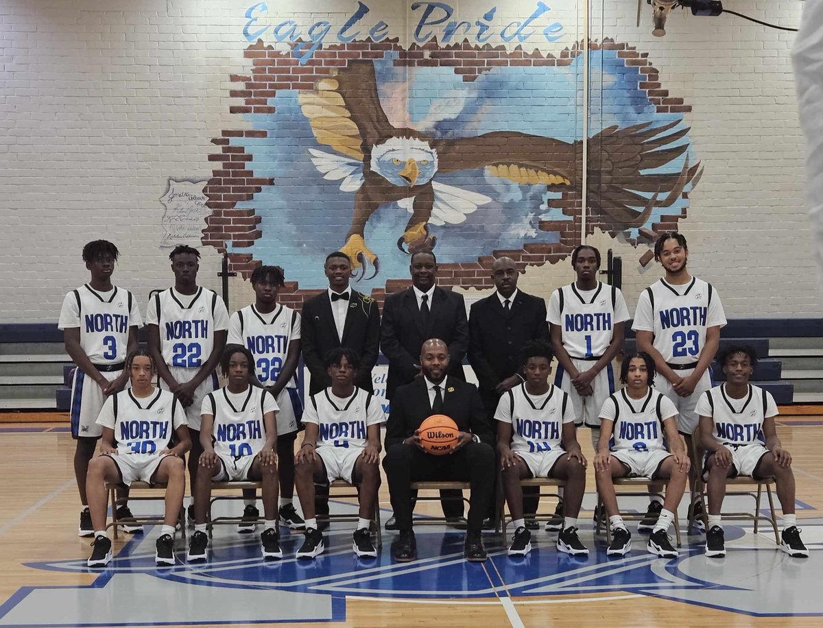 KeithPa93642067's tweet photo. Somebody say something about DEM NORTH EAGLES????? HERE WE GO!!!! YEAR 13 LOOKS A LIL SOMETHING LIKE THIS!!! PICTURE DAY IN THE NEST. IT'S THAT TIME!!!!!! #igetto #WeGetTo #2026newvision #anewdayinnorth #whynotnorth #JustAKidFromChicago https://t.co/UH7vuZMoww
