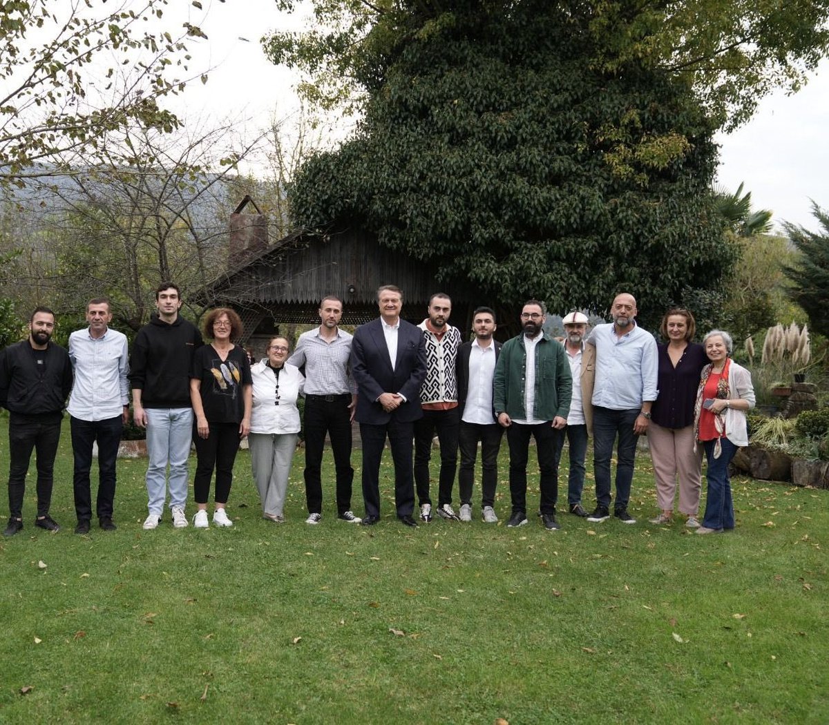 HaberKartali's tweet photo. Hasan Arat, Sakarya'ya giderek Süleyman Seba'nın doğduğu yer olan Hendek Soğuksu'yu ziyaret etti. https://t.co/SdQGFO6BnK