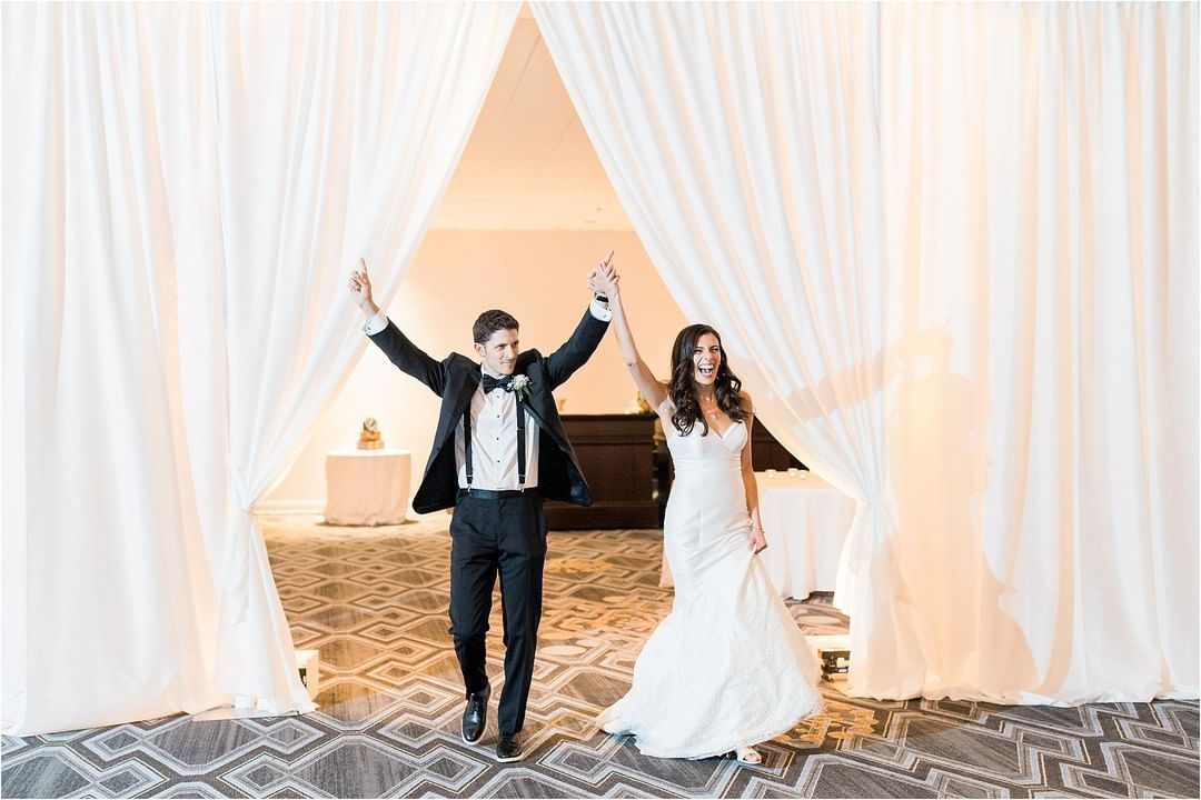 We love a grand entrance. 💁‍♀️

Planning your big day? Let our expert team help. 

Learn more at events.sonesta.com/weddings/

📸Catherine Rhodes Photography