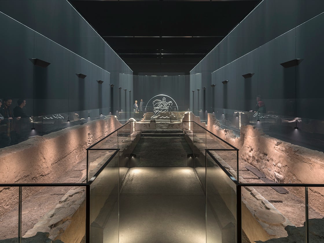 HawkeJon's tweet image. #London, Mithraic relief.
 Found close to the site later identified as a temple of #Mithras. This piece was carved for the benefit of Ulpius Silvanus, #veteran of II Augusta, who may have joined the cult at Orange (Arausio) in #Gaul
#ReliefWednesday
#Roman #History #Archaeology