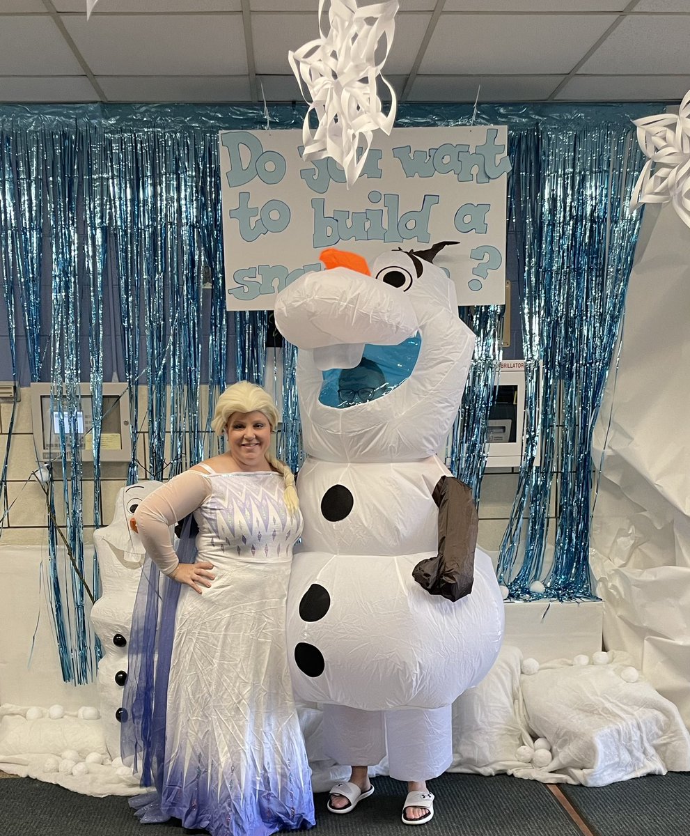 PaulRoadSchool's tweet photo. Happy Halloween, from PRS! 🎃❄️ https://t.co/bieI0NVdXz