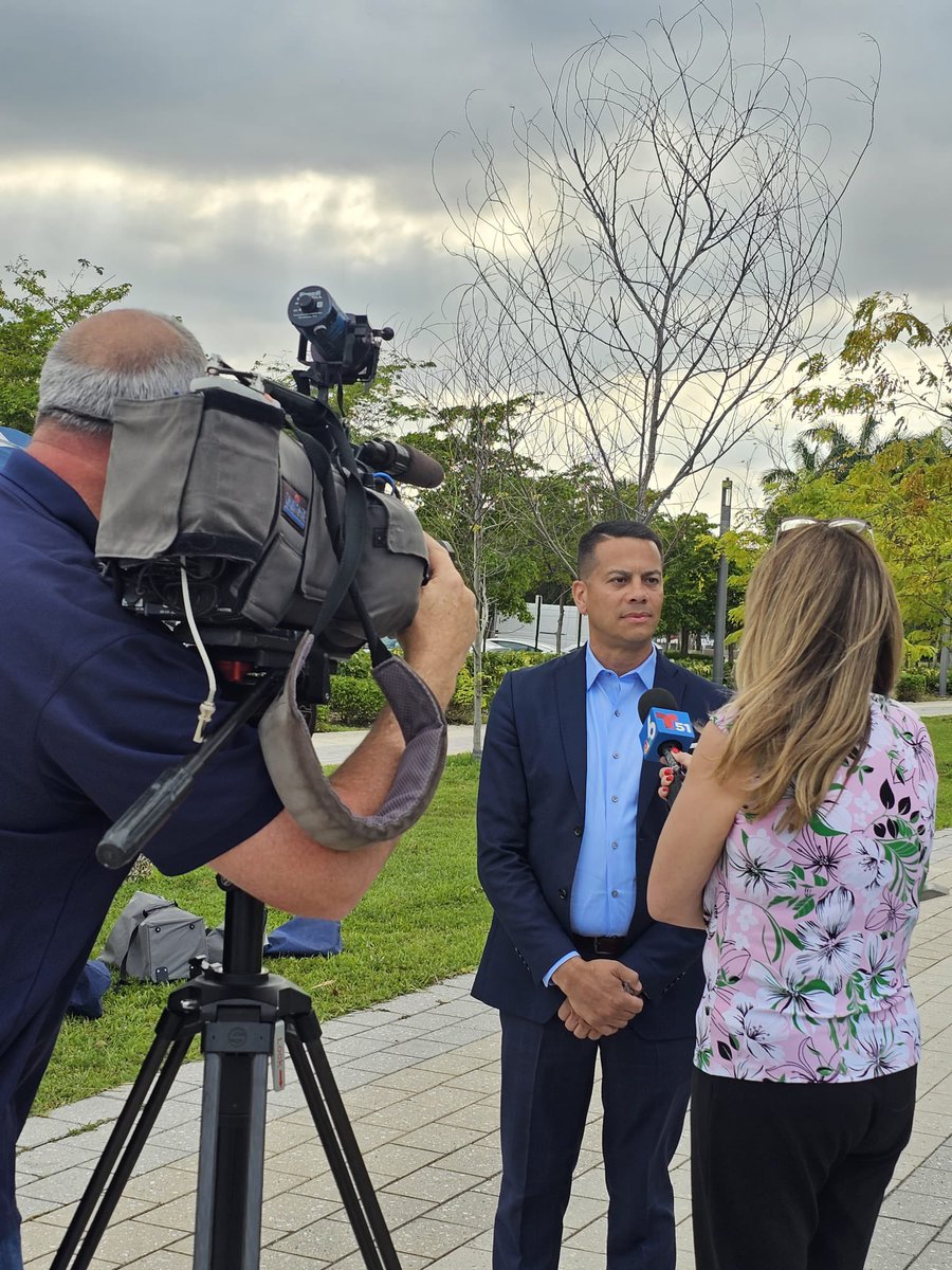Maurice Ferré Park is under threat! Tune in at 5 PM @Telemundo51 to uncover the shocking details and join the fight to protect our park and environment from City Hall's grasp. @lrobertsonmiami @tessriski @BillyCorben @BecauseMiami @peterehrlich1 @maxmartinez @newschica @WLRN