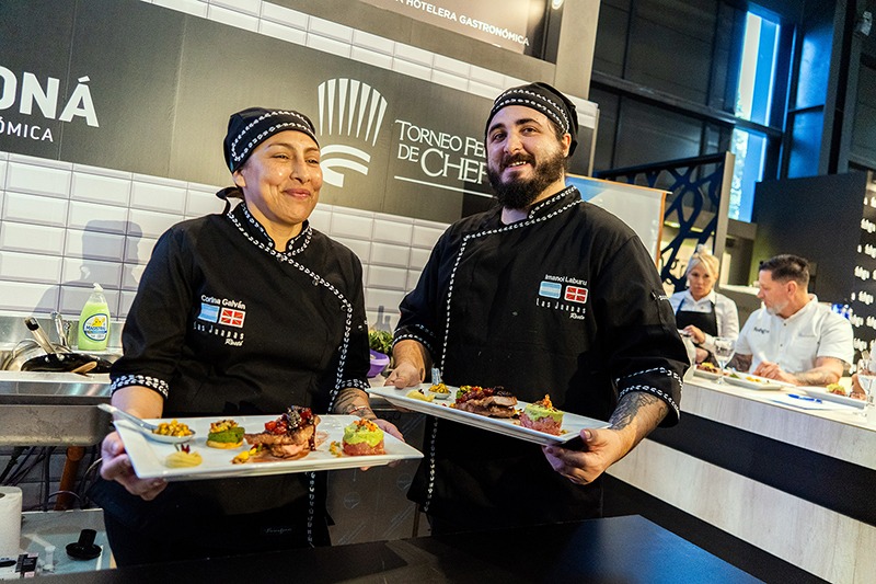 fehgra's tweet photo. 👨‍🍳🏆 ¡Gran noticia para la gastronomía nacional! 👩‍🍳 17 equipos de todo el país se preparan para la Gran Final de la 7° edición del Torneo Federal de Chefs #FEHGRA 2023. https://t.co/0Be1ITvW1S