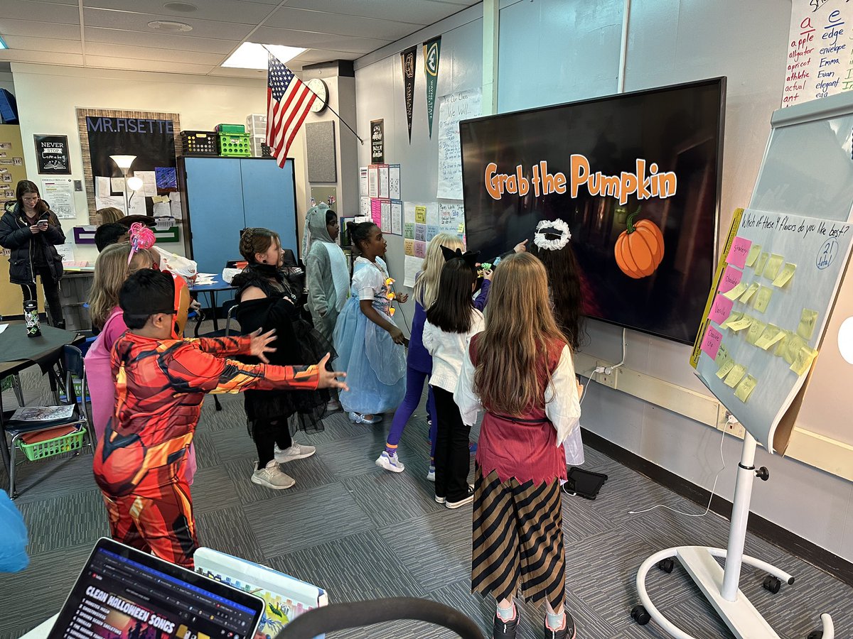 NickFisette's tweet photo. Happy Halloween from 3rd grade!! #TroyUnion #CULTURE https://t.co/wZ8QJl8num