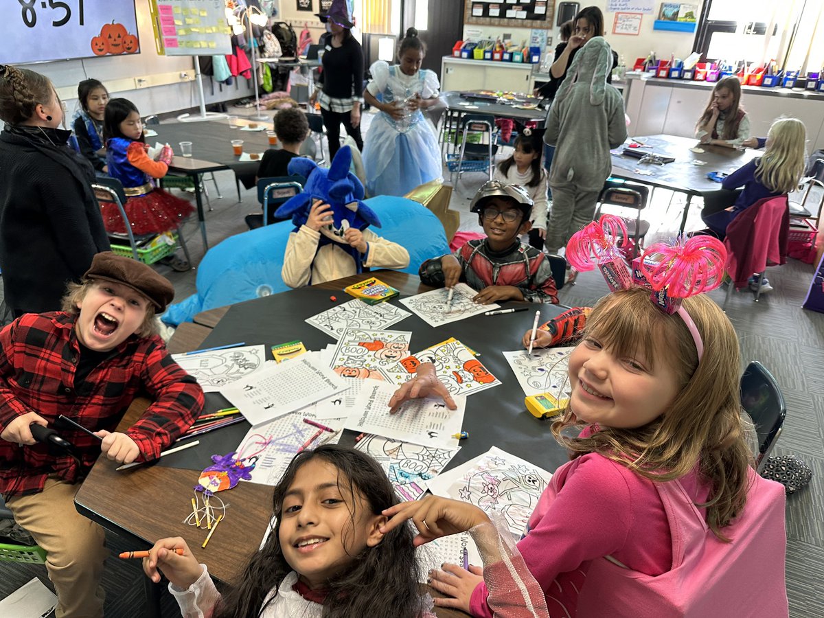 NickFisette's tweet photo. Happy Halloween from 3rd grade!! #TroyUnion #CULTURE https://t.co/wZ8QJl8num