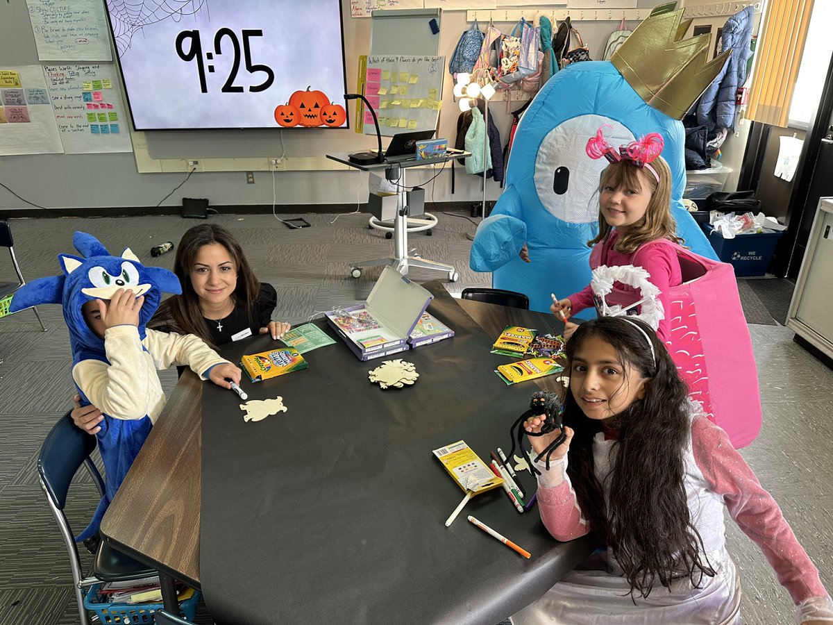 NickFisette's tweet photo. Happy Halloween from 3rd grade!! #TroyUnion #CULTURE https://t.co/wZ8QJl8num